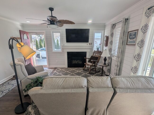 Building Photo - 4125 Spruce St