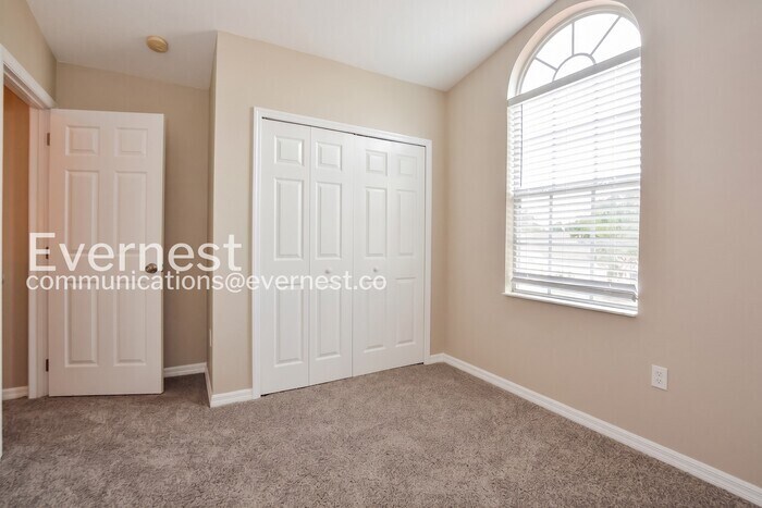 Building Photo - 3435 Village Green Ct