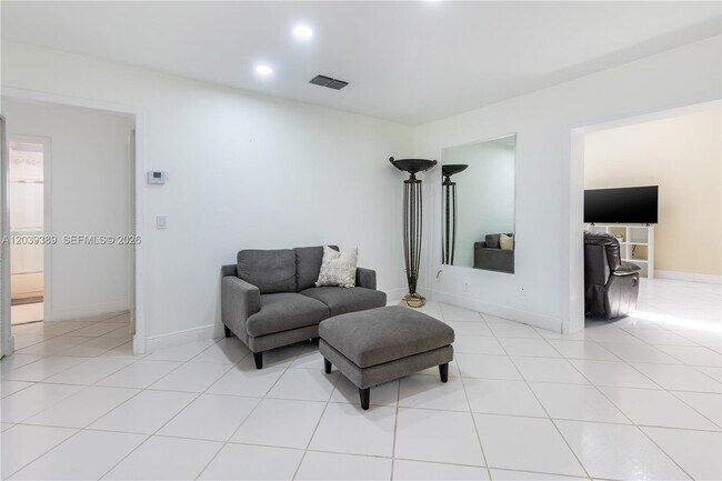 Building Photo - 19323 Carolina Cir