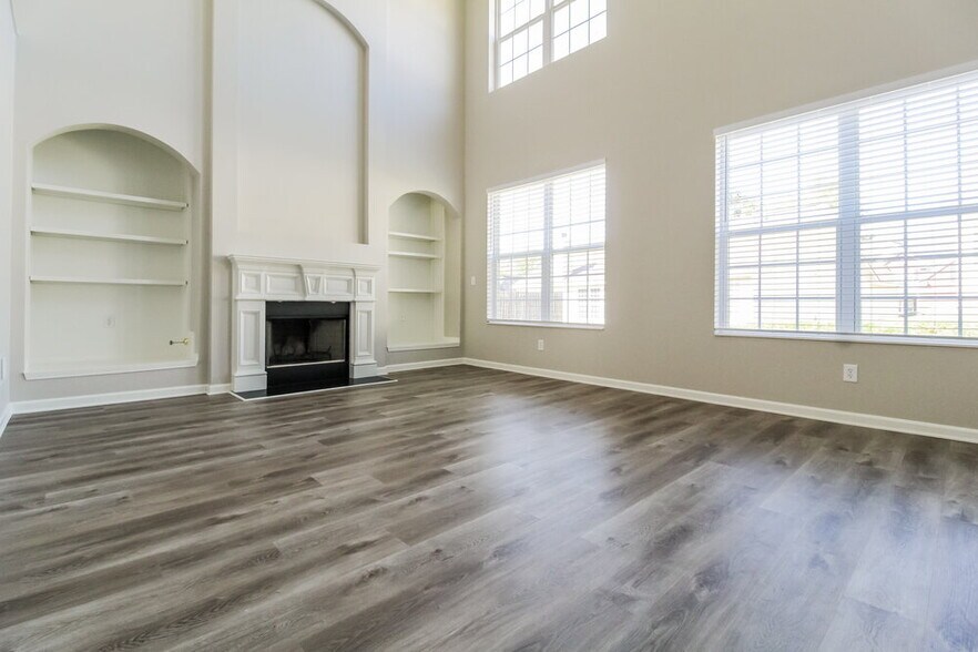Building Photo - 3985 Yosemite Park Ln