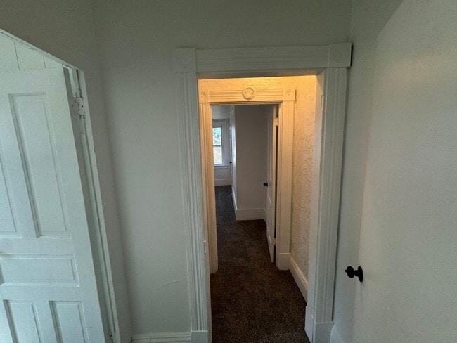 Building Photo - 4 BEDROOM HOME AVAILABLE NOW!!