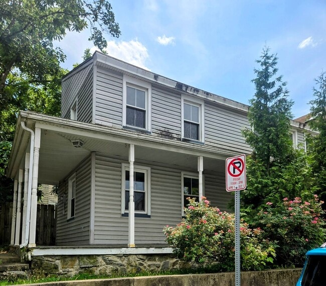 Building Photo - 1150 Ferry St