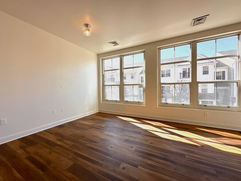 Building Photo - 55 Mallory Ave