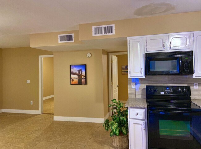 Building Photo - OPEN HOUSE. Friday, May 8th, 2026 open from 4:30pm - 5:30pm Available for Move-in July 1st, 2026....