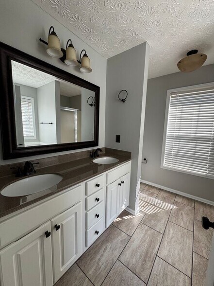 Building Photo - 2262 Grassy Springs Ct