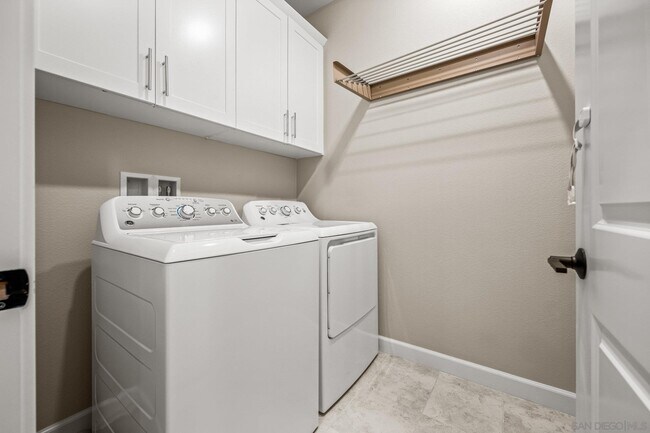 Building Photo - 1194 Delpy View Point