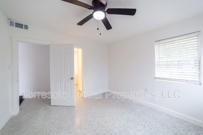 Building Photo - 823 N Trinity