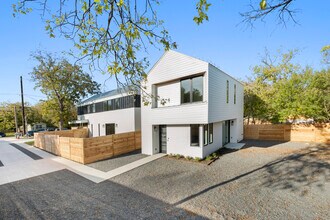 Building Photo - 2101 Thrasher Ln