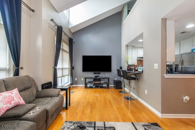 Building Photo - 129 Rock Creek Dr