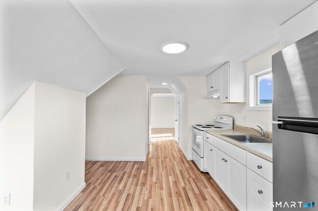 Building Photo - 83 Prospect St