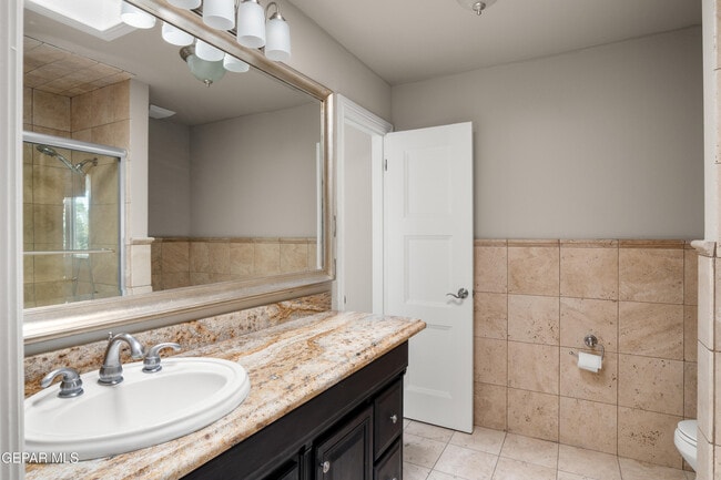 Building Photo - 6204 Pinehurst Dr