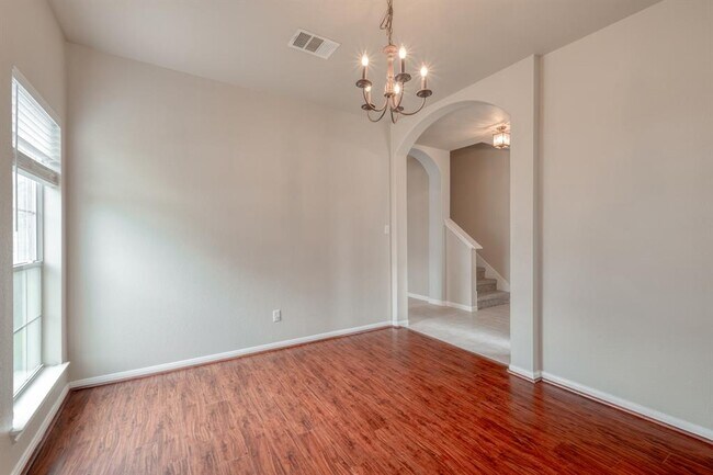 Building Photo - 211 Hanstrom Dr