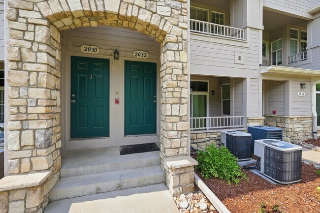 Building Photo - $2,030.95, 2 Beds - 2.5 Bath, Condo in Denver with Central A/C!