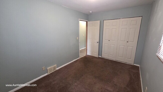 Building Photo - 3 Bedroom 1 Bath Multiplex Unit #3 – Columbia Heights