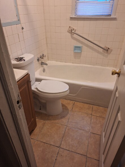 Building Photo - 2315 Bolton St