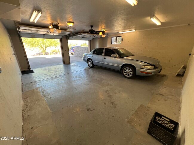 Building Photo - 15230 N Blackbird Dr