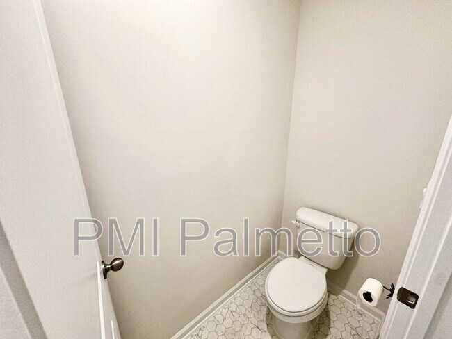 Building Photo - 412 Delahays Rd