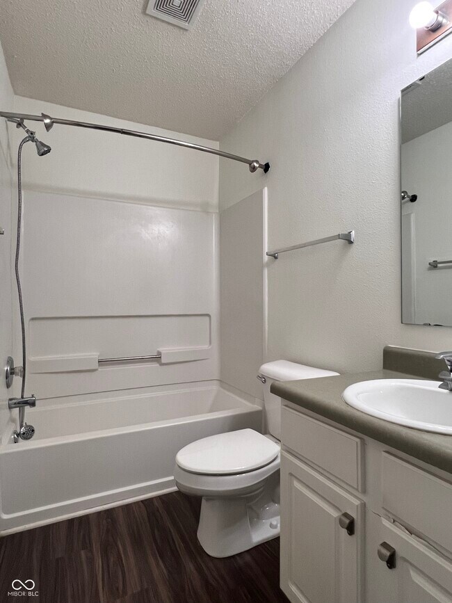 Building Photo - 10400 Hickory Hill Dr