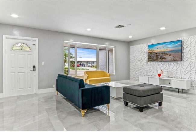 Building Photo - 4811 Hayes St