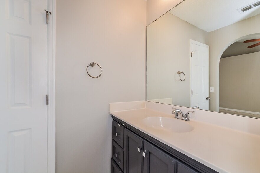 Building Photo - 417 Delicata Dr