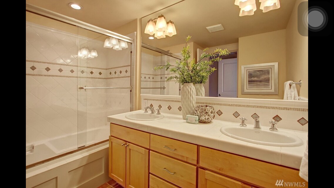 Building Photo - 108 17th Ave