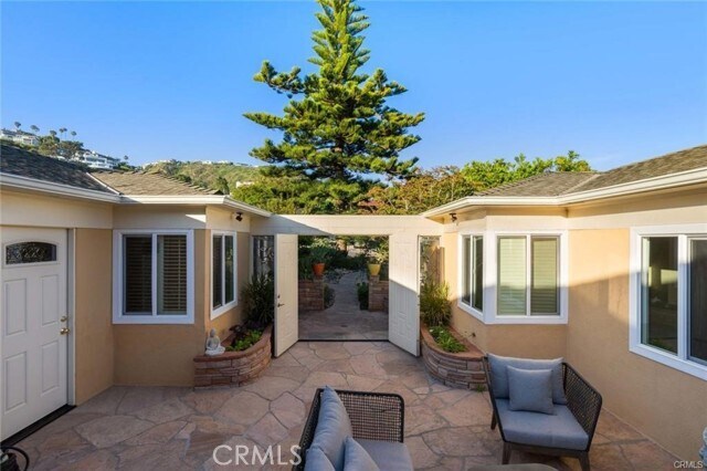 Building Photo - 557 Blumont St