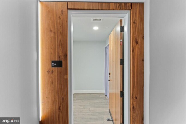 Building Photo - 1300 4th St SE