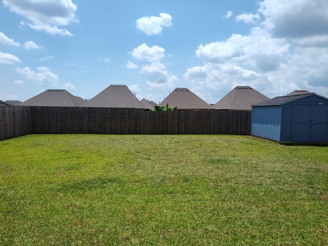 Building Photo - 108 Hardwood Dr