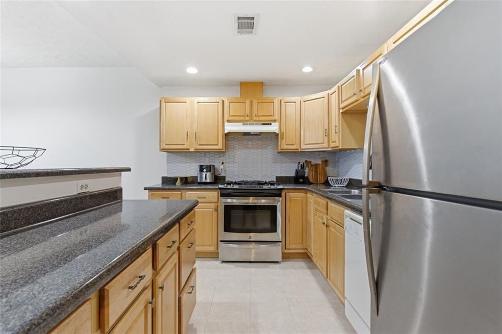 Building Photo - 1512 Stoneleigh Way