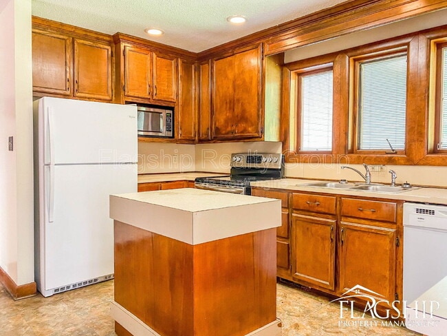 Building Photo - 1228 Forest Acres Dr