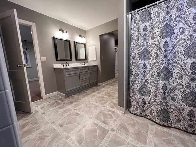 Building Photo - 3329 Collins Ferry Rd