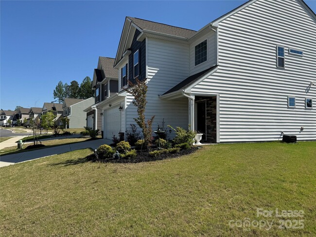 Building Photo - 15213 Lake Ridge Rd