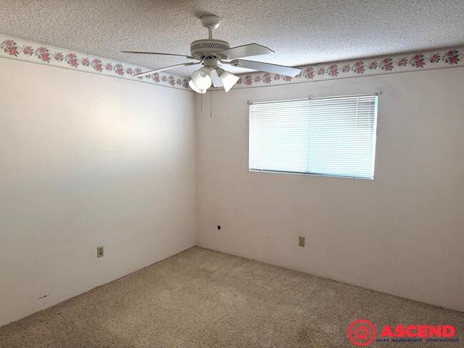 Building Photo - Comfortable 3BD/2BA Home in Bakersfield's 93309 — Small Pets Welcome!