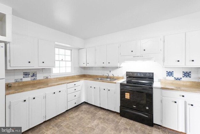 Building Photo - 1317 Cedarwood Dr