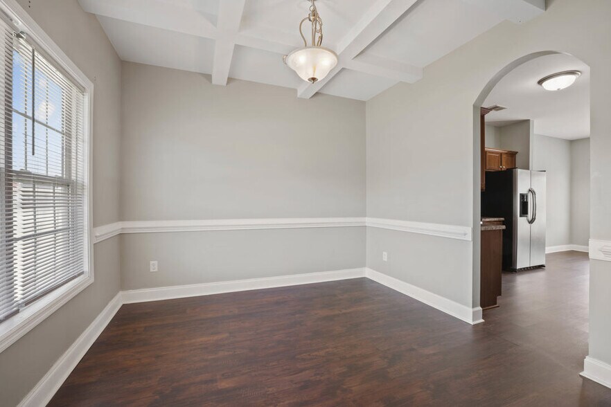 Building Photo - 121 Feathers Ln