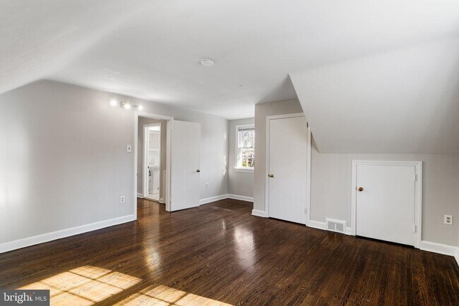 Building Photo - 310 Pine Tree Rd