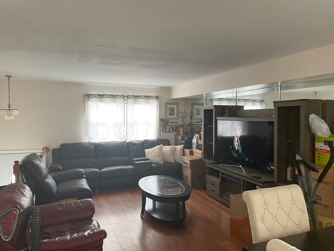 Building Photo - 89 Ada Dr