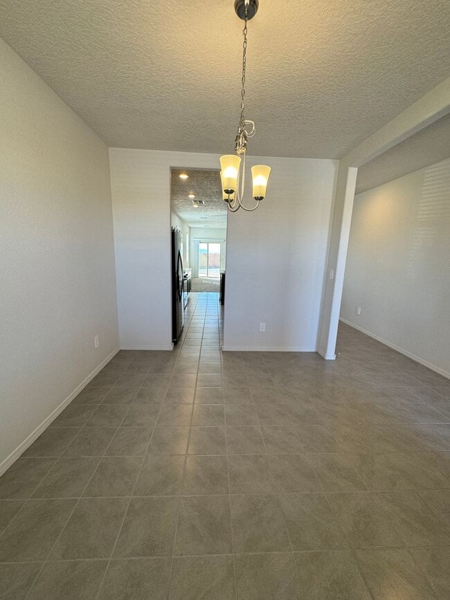 Building Photo - Energy Efficient Home 3 bed home. Move In Special!