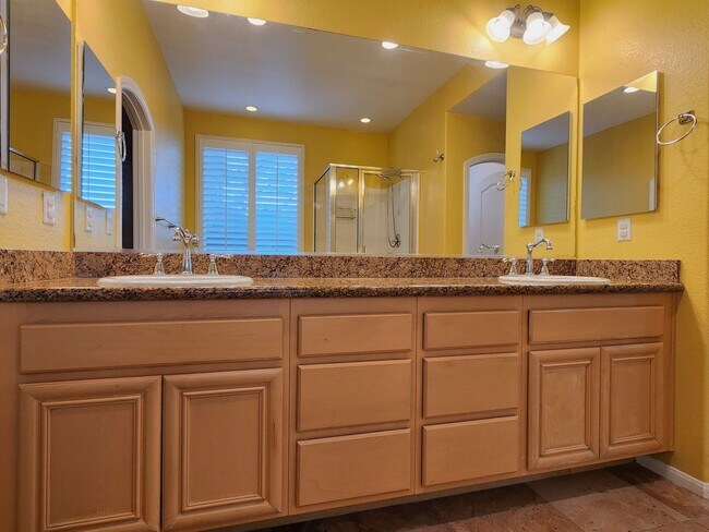 Building Photo - 4BD 3.5BA Waterfront Home on Cul-De-Sac in...
