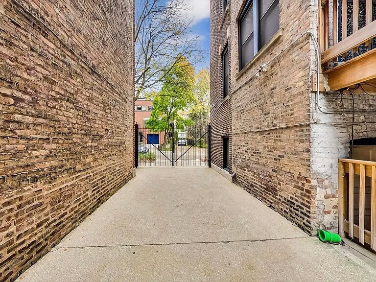 Building Photo - 5600 S Blackstone Ave