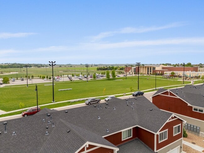 Building Photo - Beautiful 3-Bedroom Townhome with Park Views- Available July 25th!