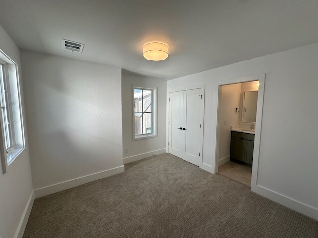 Building Photo - 916 Pedalers Ln