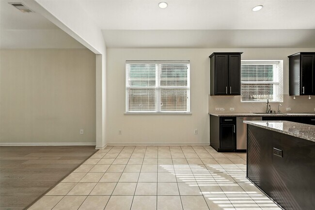 Building Photo - 9219 Gilbert Hollow Dr