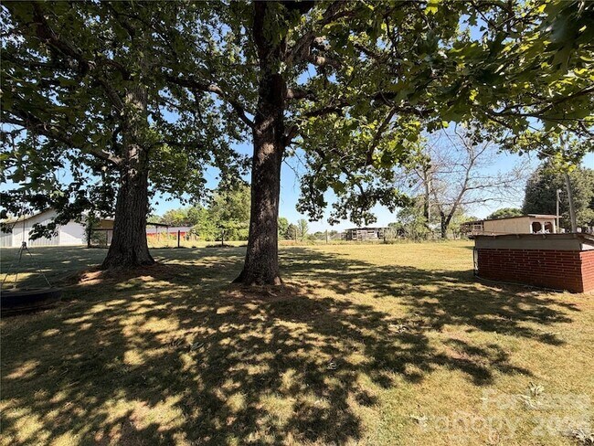 Building Photo - 2590 Otis Dellinger Rd