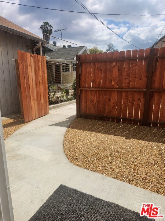 Building Photo - 2025 Addison Way