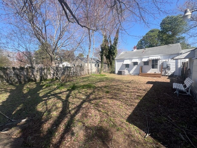 Building Photo - SHERWOOD FOREST
