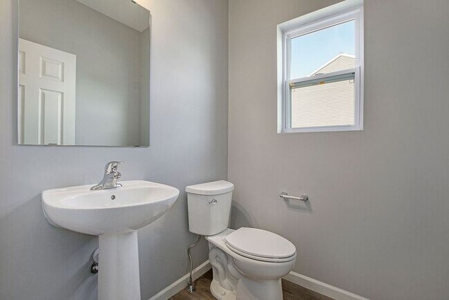 Building Photo - 54154 Angeline Dr