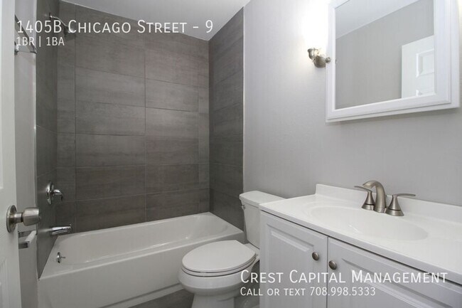 Building Photo - 1405 E Chicago St