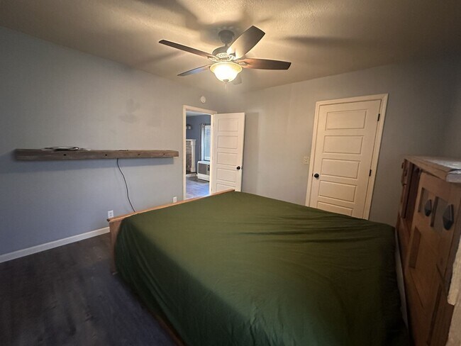 Building Photo - 3-bedroom, 2-bathroom Home