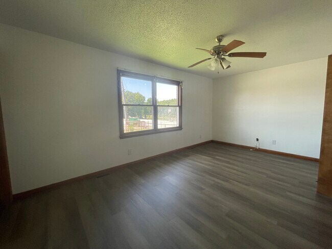 second bedroom - 2656 Fairforest Clevedale Rd